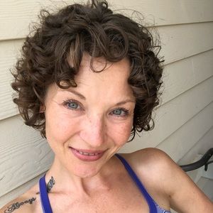 Meet your Posher, April